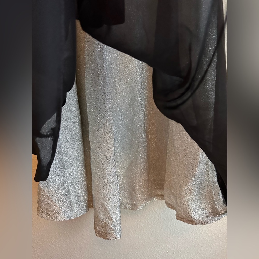 Black and silver sparkling gown - Picture 5 of 5